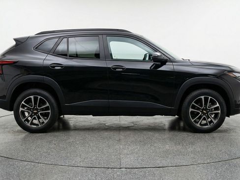 Used 2025 Chevrolet TrailBlazer LT image 11