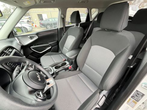 Used 2025 Kia Soul LX w/ LX Technology Package image 34