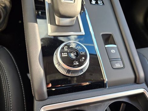 New 2025 Mitsubishi Outlander SE image 25