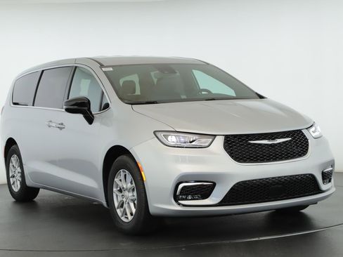 New 2026 Chrysler Pacifica Select image 1