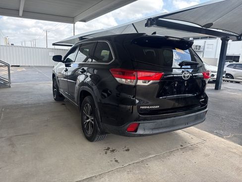 Used 2018 Toyota Highlander Plus AWD/4WD image 7