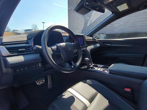 Used 2025 Toyota Camry SE FWD image 15