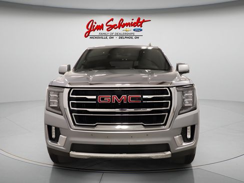 Used 2024 GMC Yukon SLT w/ SLT Luxury Package AWD/4WD image 3