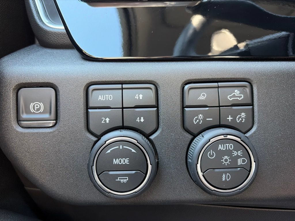 Used 2026 Chevrolet Silverado 1500 LTZ w/ Z71 Off-Road Package AWD/4WD image 10
