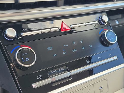 New 2026 Hyundai Santa Fe SE image 12