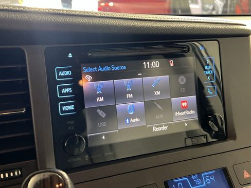 Used 2017 Toyota Sienna XLE w/ XLE Navigation Package FWD image 18