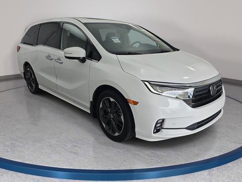 Used 2024 Honda Odyssey Elite image 3