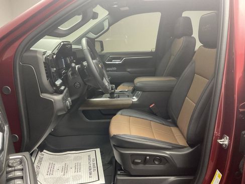 Certified 2025 Chevrolet Silverado 1500 High Country w/ High Country Premium Package AWD/4WD image 12