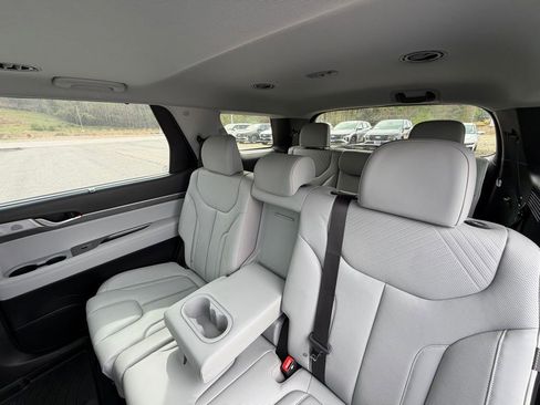 Used 2023 Hyundai Palisade SEL AWD/4WD image 13