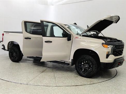 Used 2026 Chevrolet Silverado 1500 Custom Trail Boss AWD/4WD image 9