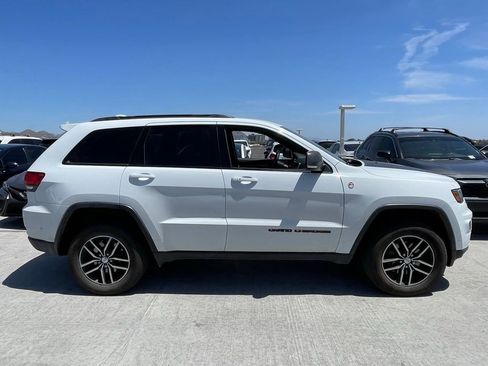Used 2018 Jeep Grand Cherokee Trailhawk w/ Trailhawk Luxury Group AWD/4WD image 3