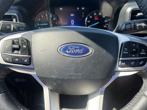 Used 2021 Ford Explorer XLT w/ Equipment Group 202A RWD image 30