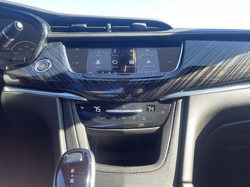 Certified 2025 Cadillac XT6 Premium Luxury image 32