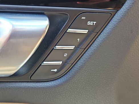 Certified 2023 Porsche Macan S AWD/4WD image 21
