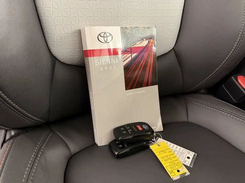 Used 2021 Toyota Sienna XSE AWD/4WD image 41