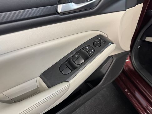Used 2024 Nissan Altima 2.5 SV FWD image 13