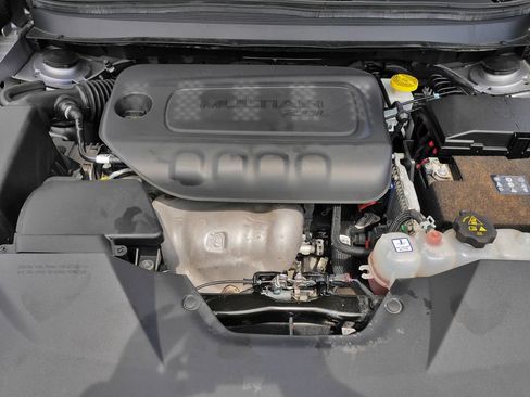 Used 2019 Jeep Cherokee Latitude w/ Popular Appearance Group AWD/4WD image 32