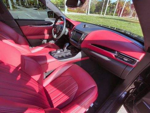 Used 2023 Maserati Levante GT image 39