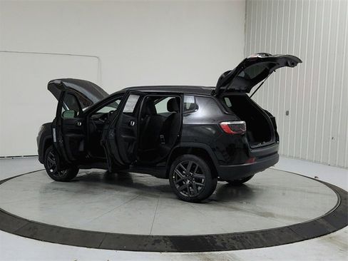 New 2026 Jeep Compass Latitude image 13