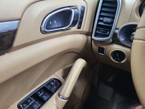 Used 2013 Porsche Cayenne Diesel AWD/4WD image 30
