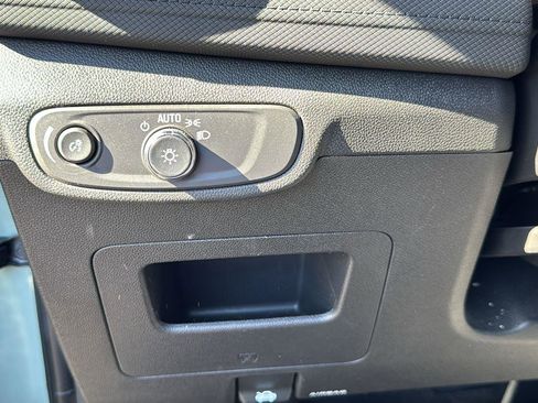 Used 2025 Chevrolet TrailBlazer LT w/ LT Cold Weather Package image 9