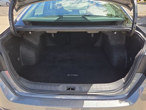 Used 2024 Nissan Altima 2.5 SV FWD image 37