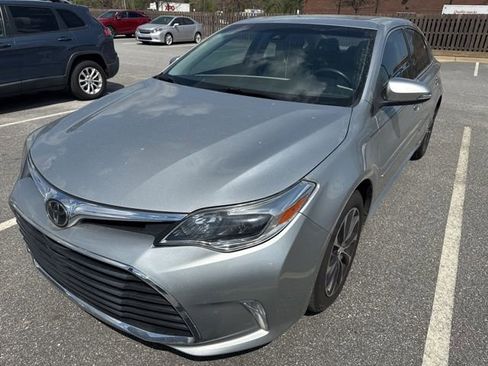 Used 2017 Toyota Avalon XLE Premium image 2