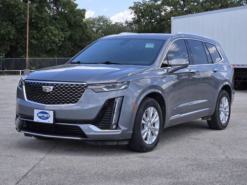 Used 2021 Cadillac XT6 Luxury w/ LPO, Floor Liner Package FWD image 4