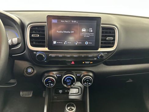 Used 2024 Hyundai Venue SEL image 21