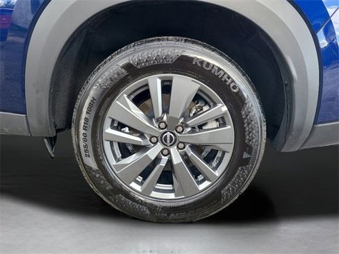 Used 2024 Nissan Pathfinder SV image 11