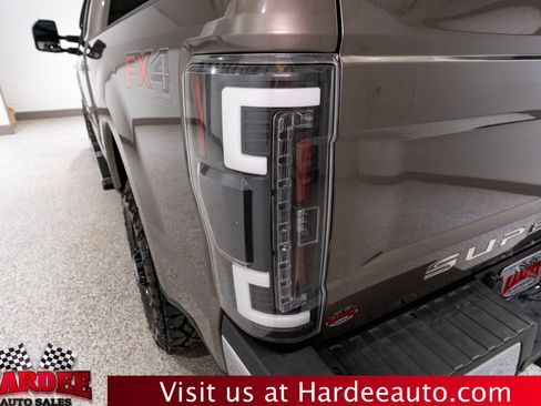 Used 2018 Ford F250 XLT w/ XLT Premium Package AWD/4WD image 9