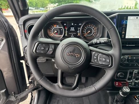 Used 2026 Jeep Wrangler Unlimited Rubicon AWD/4WD image 28