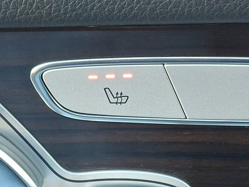 Used 2021 Mercedes-Benz GLC 300 4MATIC image 25