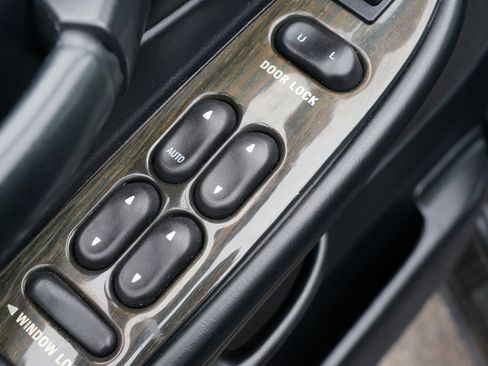 Used 2002 Lincoln Blackwood image 17