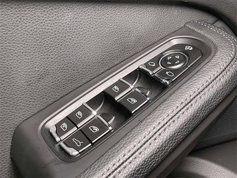 Used 2024 Porsche Macan image 40