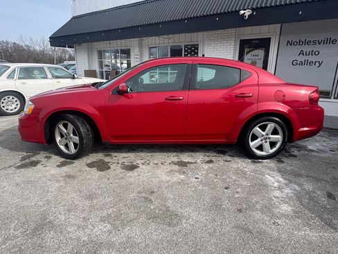 Used 2011 Dodge Avenger Mainstreet image 3