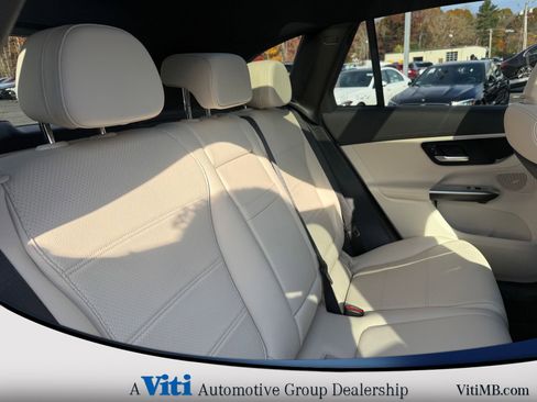 Used 2024 Mercedes-Benz GLC 300 4MATIC image 28