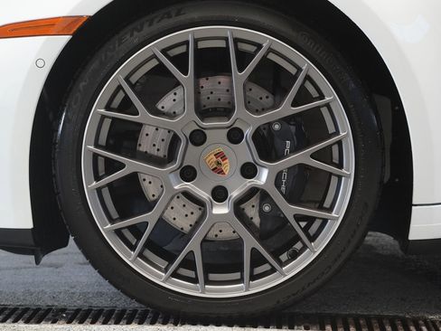 Used 2025 Porsche 911 Carrera image 9