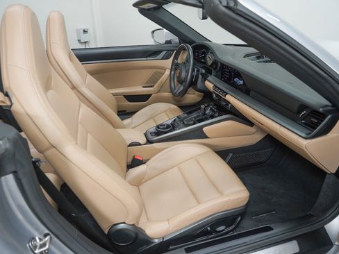 Used 2023 Porsche 911 Carrera 4S image 2