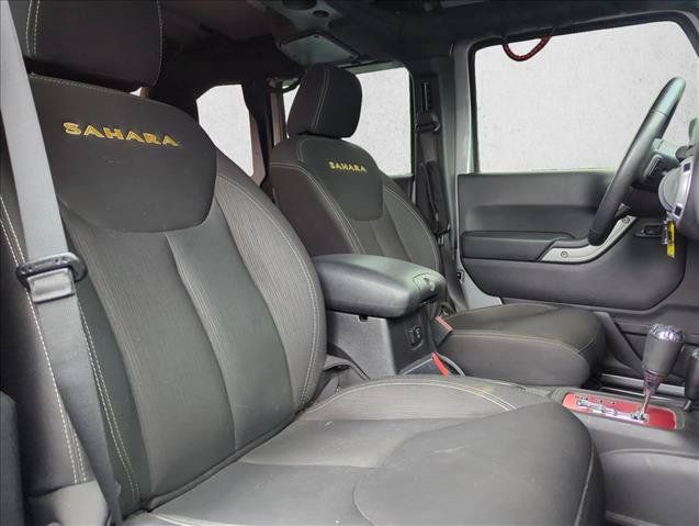 Used 2015 Jeep Wrangler Unlimited Sahara w/ Connectivity Group AWD/4WD image 24
