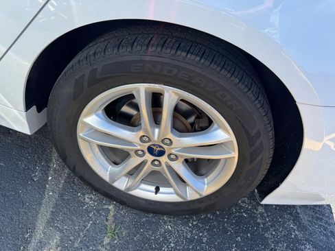 Used 2018 Ford Fusion SE w/ Fusion SE Technology Package FWD image 9