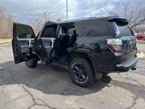 Used 2016 Toyota 4Runner SR5 Premium image 18