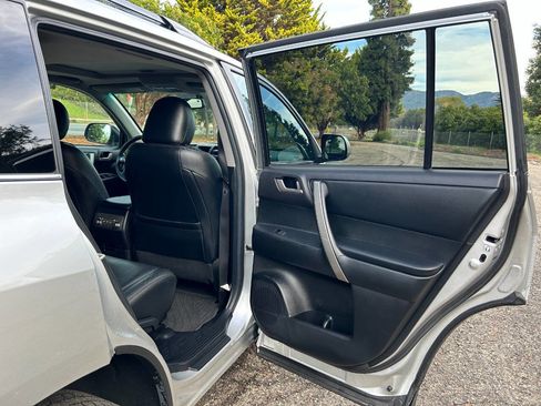 Used 2013 Toyota Highlander SE image 33