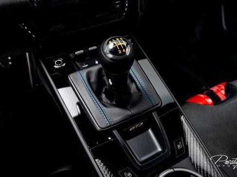 Used 2025 Porsche 911 GT3 RWD image 40