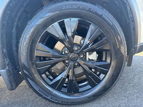 Used 2021 Nissan Rogue SV image 9