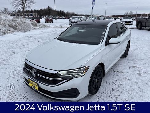 Used 2024 Volkswagen Jetta SE w/ Panoramic Sunroof Package image 3