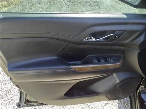 Used 2019 GMC Acadia SLE FWD image 13