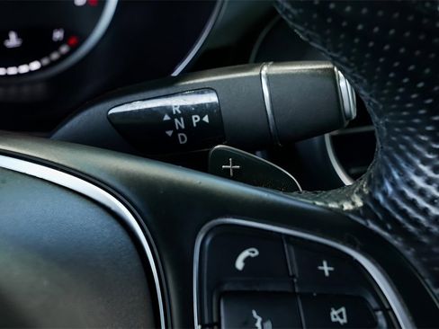 Used 2018 Mercedes-Benz GLC 300 4MATIC image 38