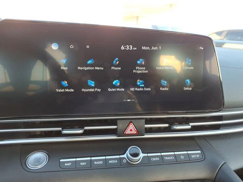 Used 2025 Hyundai Elantra SEL FWD image 16