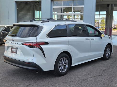 Used 2022 Toyota Sienna XLE FWD image 5